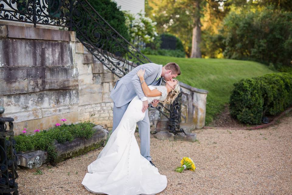 Kiss with flowing veil