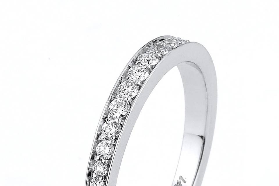 Side stone wedding band