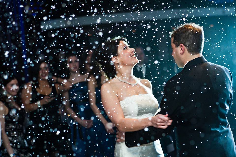 Snow machine for your first dance!