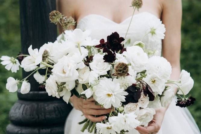 White wedding arrangement