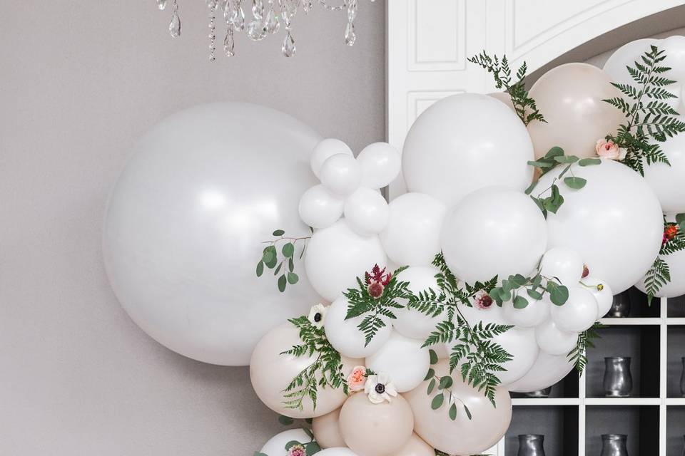 Balloon Garland with Flowers