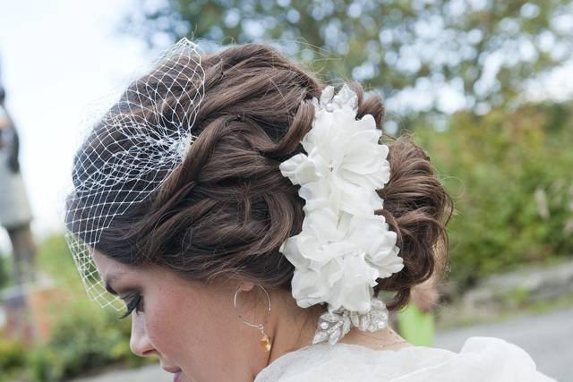 White roses hair design
