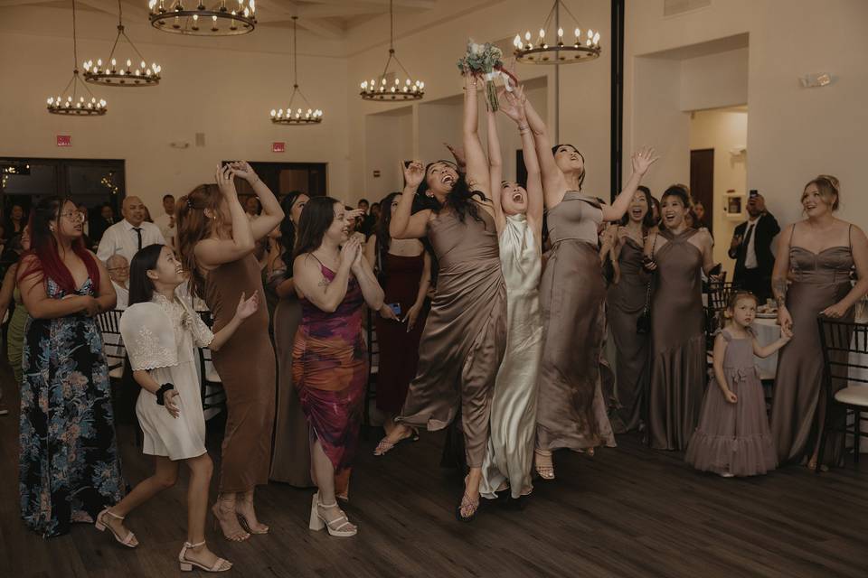 Bouquet toss