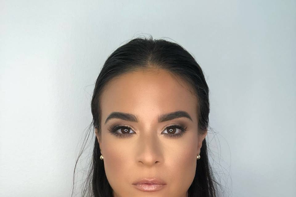 Simple but elegant nude make-up look