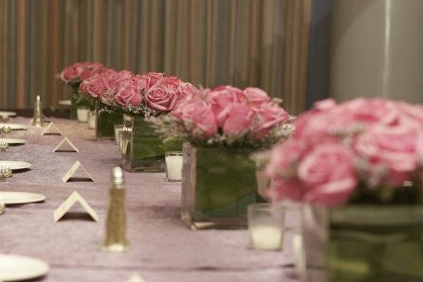 Pink Roses are Traditional but quite Simple so it can go Contemporary as well!