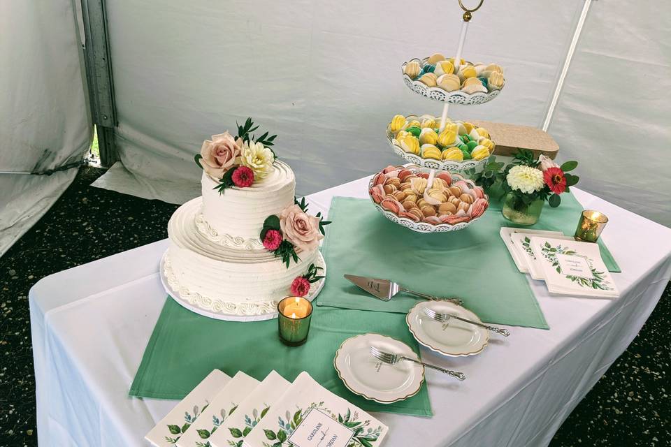 Cake and cookie display