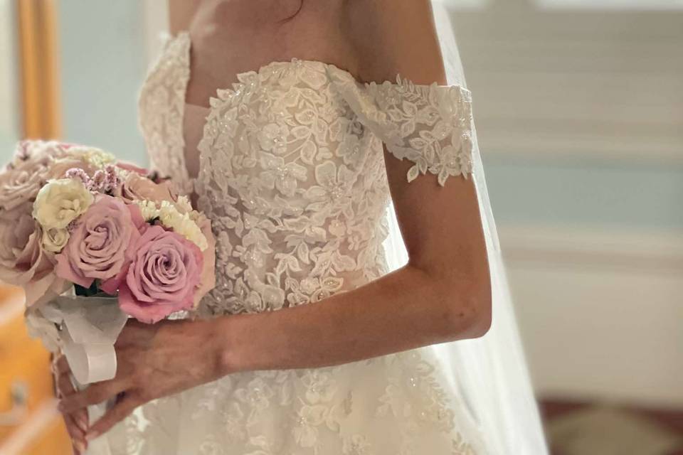 Bride hairstyle and makeup