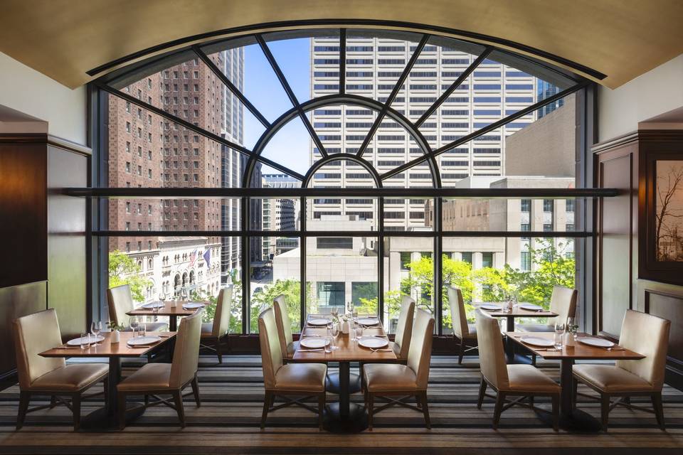 676 Restaurant & Bar