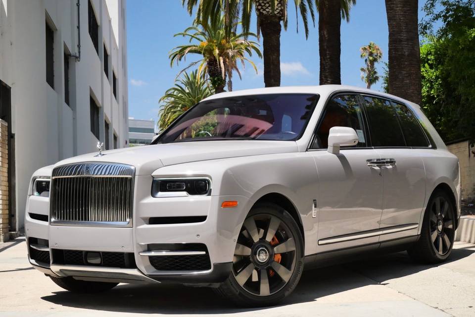 06-rolls-royce-cullinan-white.jpg