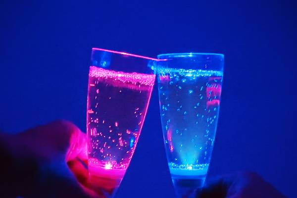 Cheers with LED champagne glas