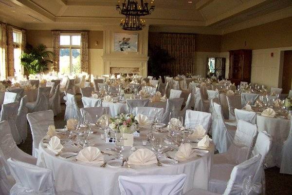 Table arrangements for wedding reception at the new Nicalus Colleton River Golf club.