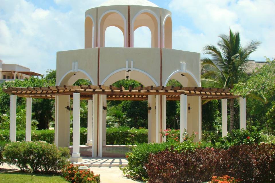 Outdoor gazebo Valentin Imperial Maya Resort