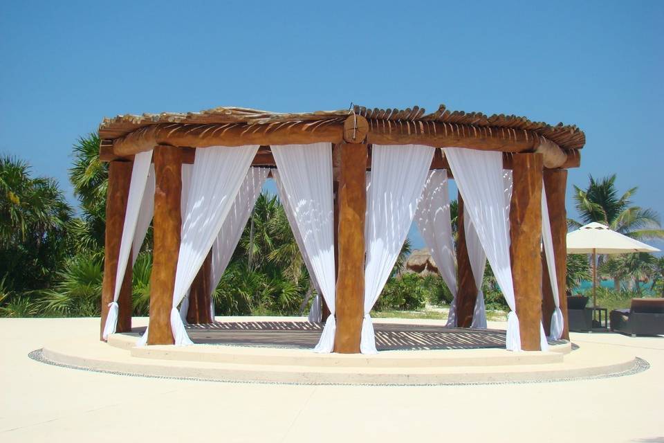 Outdoor gazebo Valentin Imperial Maya Resort