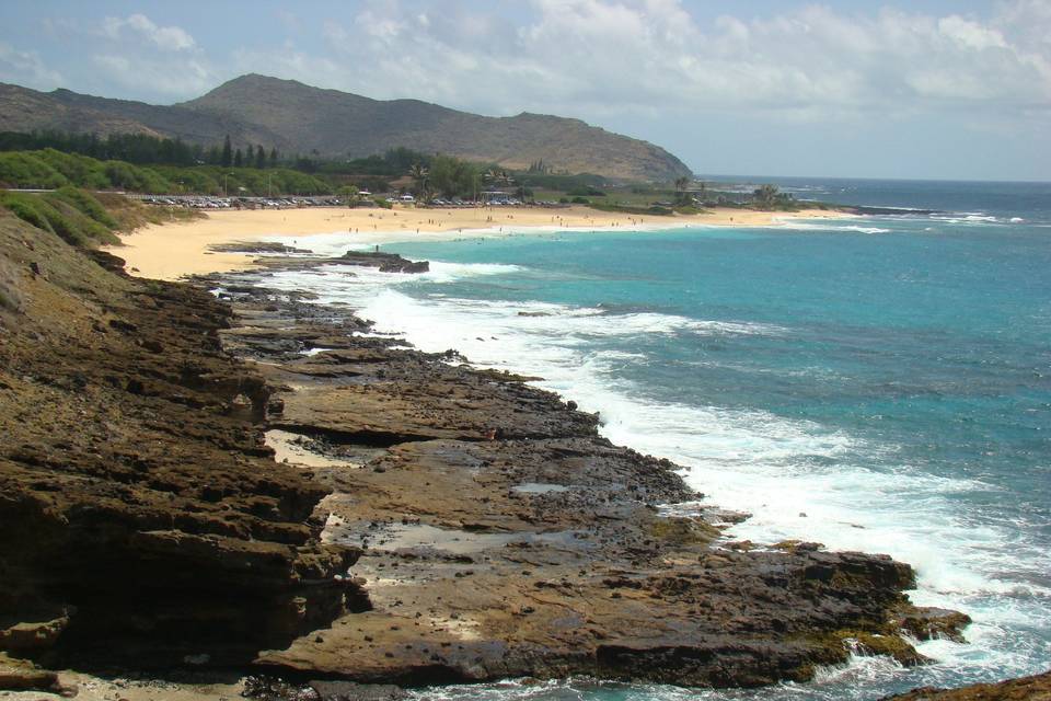 Lanikai  & Kailua BeachOffshore - Mokulua Islands  - bird sanctuaries**Best Beach in America winner ** Great for strolls,windsurfing,kayaking and swimming