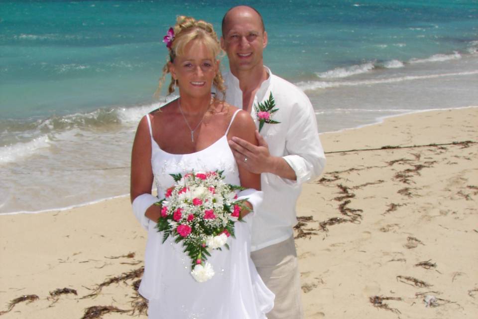 Beautiful beach wedding in the Bahamas