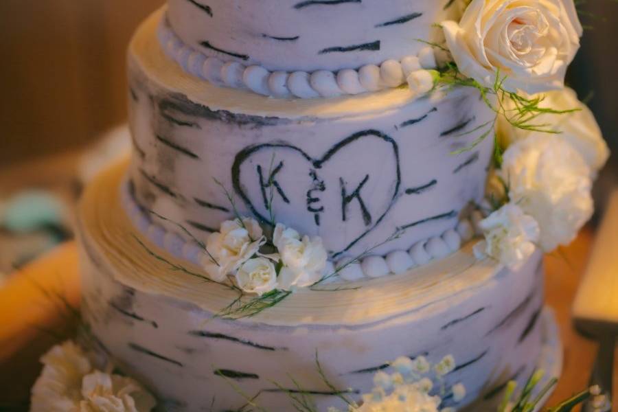 Cake on the cutting table 3