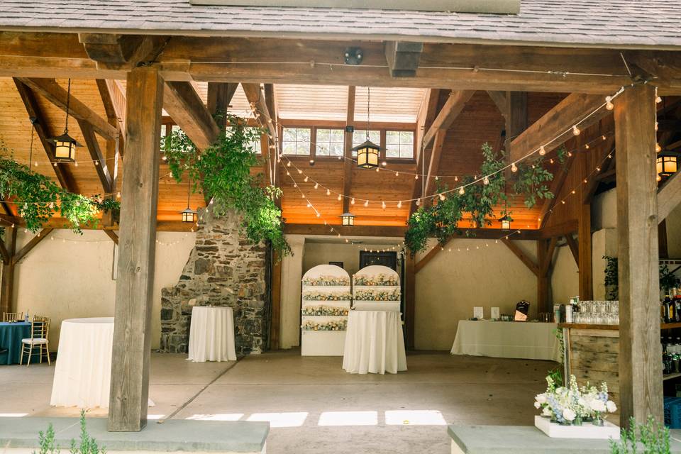 Sweetheart Table & Stage