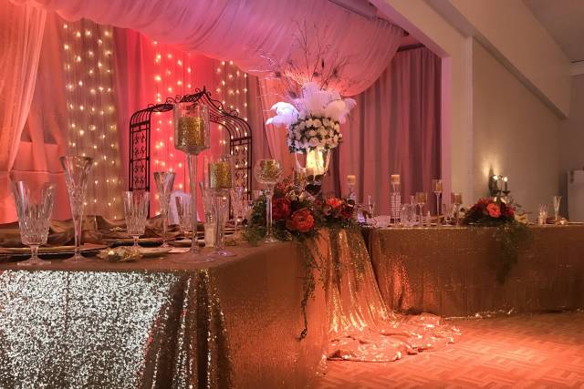 Glittery golden head table