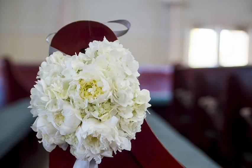 Floral pew decor