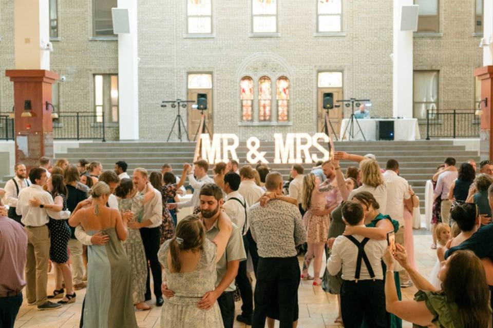 MR & MRS