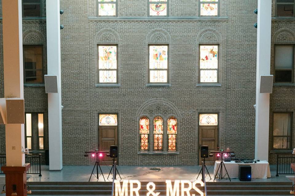 MR & MRS