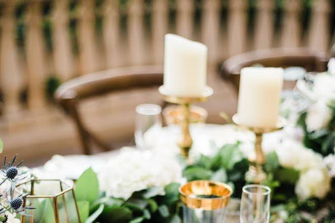 Elegant table arrangement