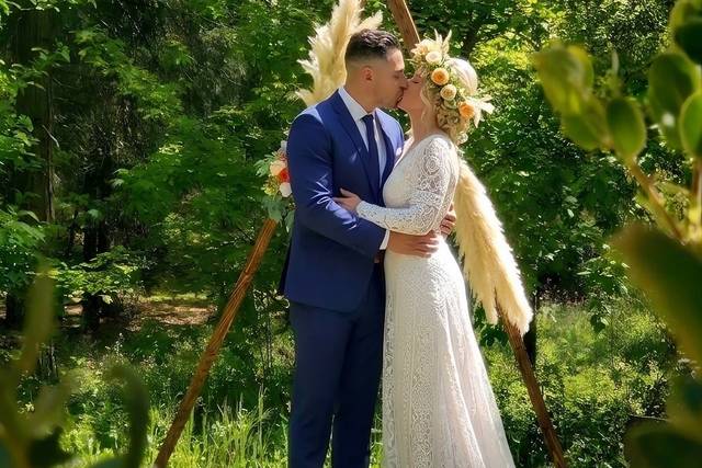 couple ceremony.jpg