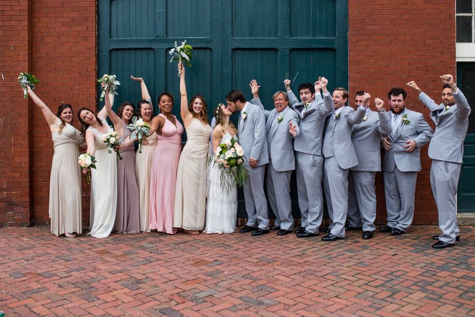 Couple's with bridesmaids and groomsmen