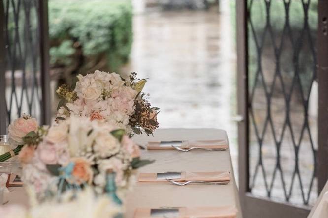 Peach and teal table set up