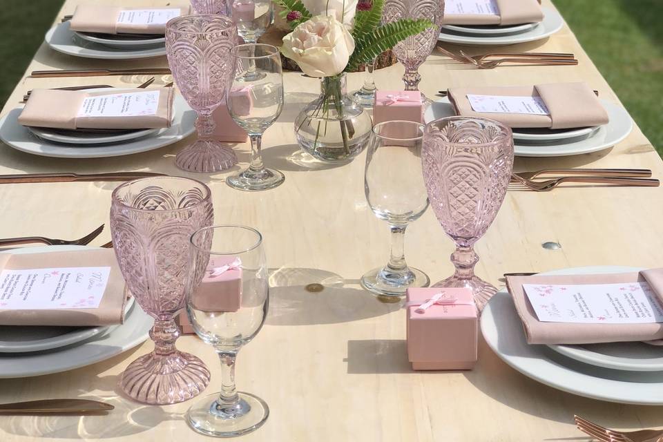 Shabby chic wedding tablescape