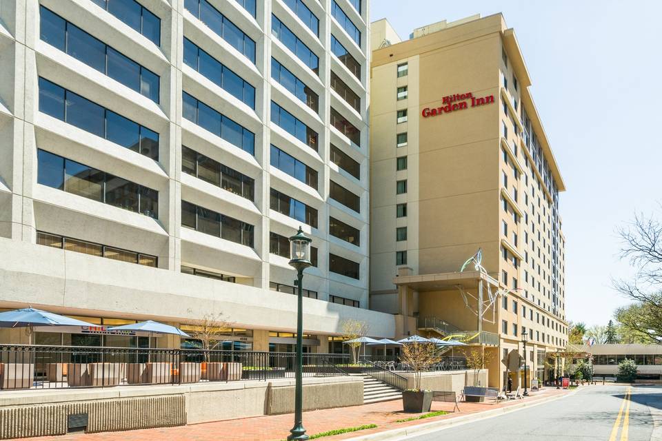 The Hilton Garden Inn Washington DC/Bethesda is nestled in the heart of chic, downtown Bethesda, MD.  This bustling urban district is just seven miles northwest of Washington, D.C., and home to nearly 200 restaurants and some of the best shopping in the Nation's Capital.
The hotel is conveniently located only one block south of the Bethesda Metrorail's Red Line Station, which puts you and your guests only minutes away from famous DC attractions.
Our hotel offers a comfortable, contemporary oasis with direct access to the hotel's Mezzanine level where you can host your Wedding Rehearsal, Brunch, Welcome / Hospitality Reception, and Bridal Shower.