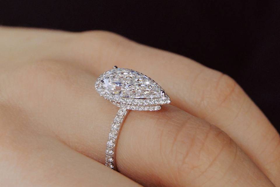 Unique teardrop halo diamond engagement ring