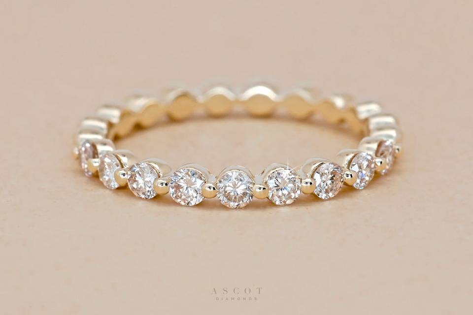 Custom yellow gold diamond wedding ring