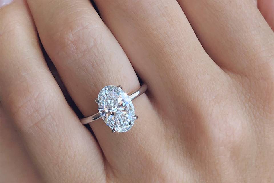 Oval cut solitaire