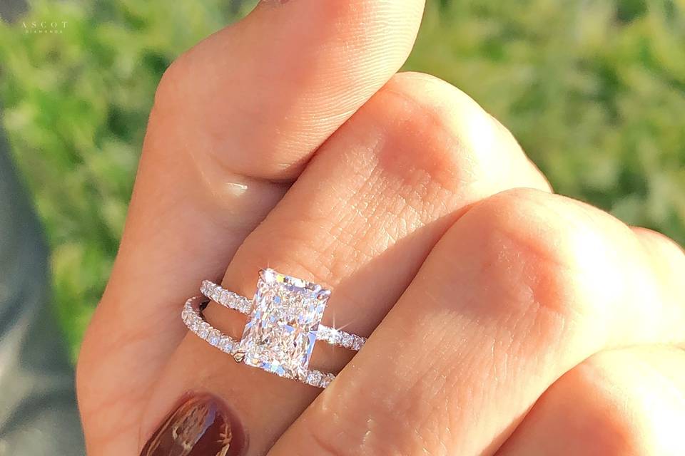 Radiant cut diamond ring