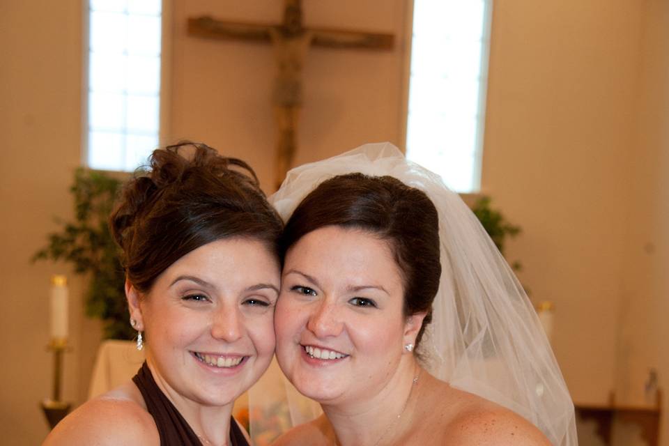 Bride & Maid of Honor with Complimenting Bouquets in Fall Colors