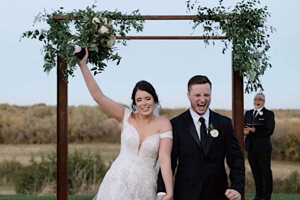 Kylee & Bradley are hitched!