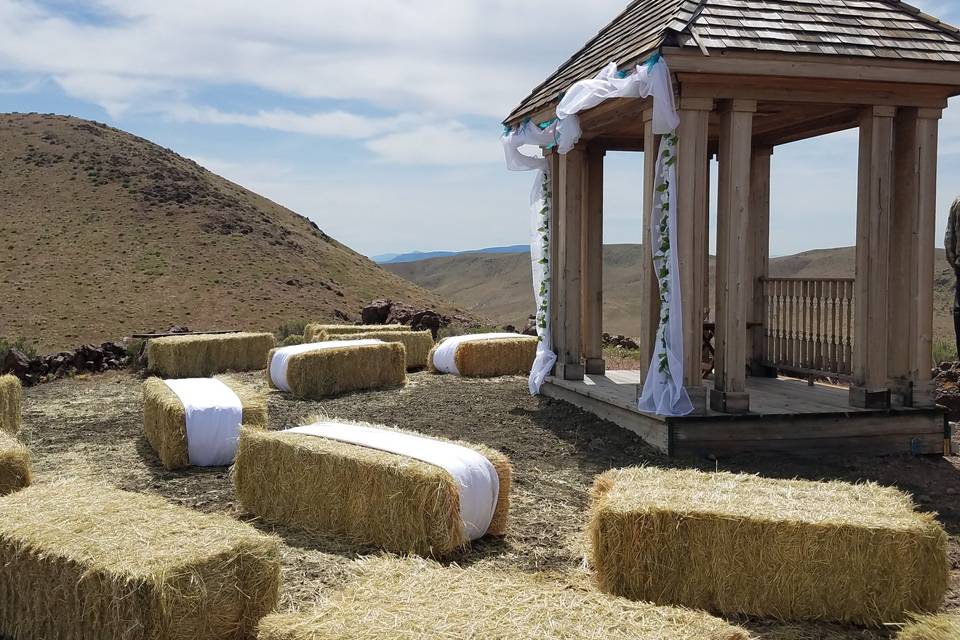 A country ceremony at Piper's Ranch