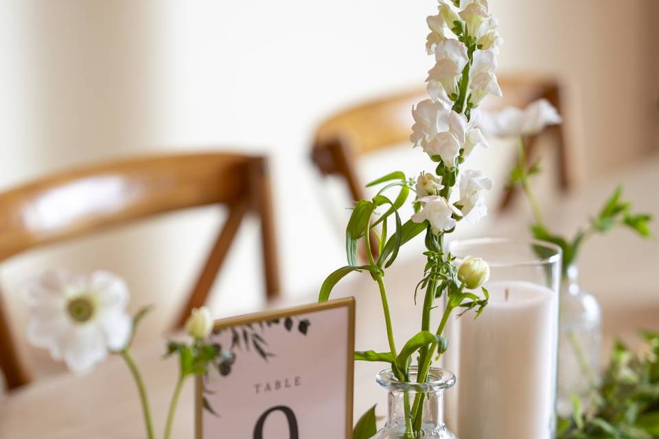 Green and white tablescape