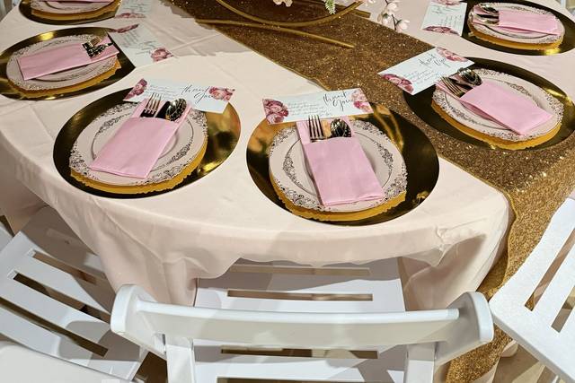 Round table decor