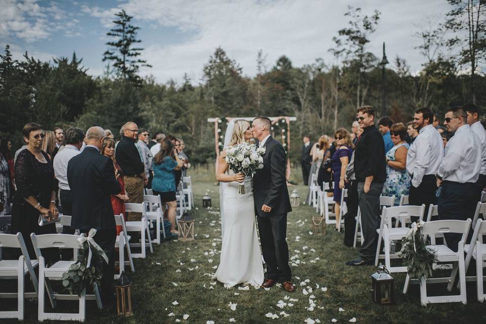 Kiss the bride Lauren HarriengerPhotography & Design