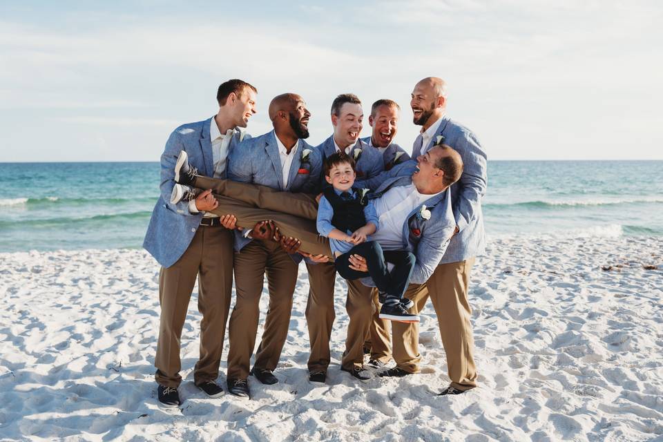 Funny groomsmen photo