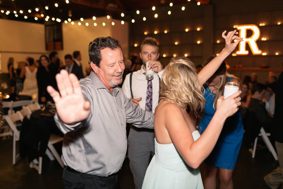 Couple dancing Photo credit: Lindsey Denman Photography