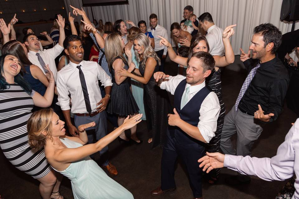 Dancing crowd Photo credit: Lindsey Denman Photography