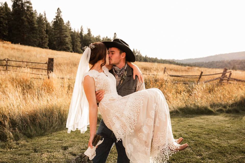 Annie + Joey | Cattle Barn