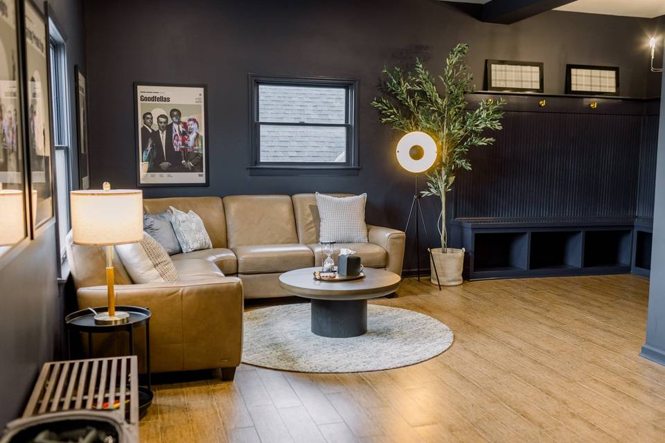 The Fields Groom's Lounge