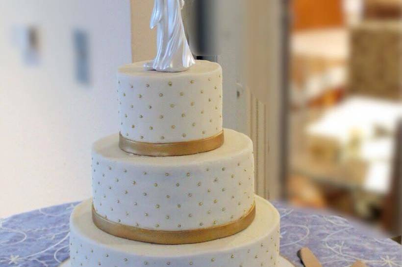 White cake with gold band