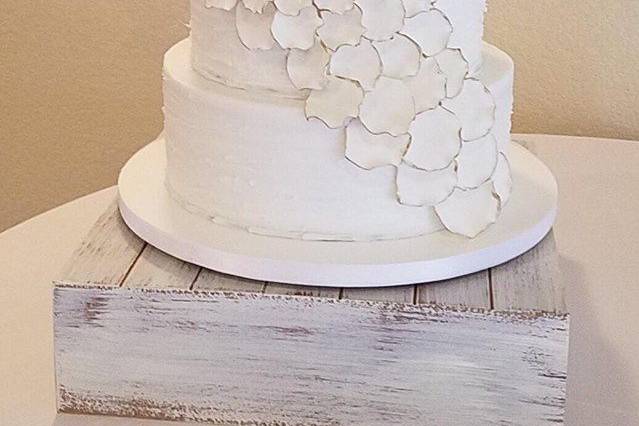 Textured white cake with flower outline design