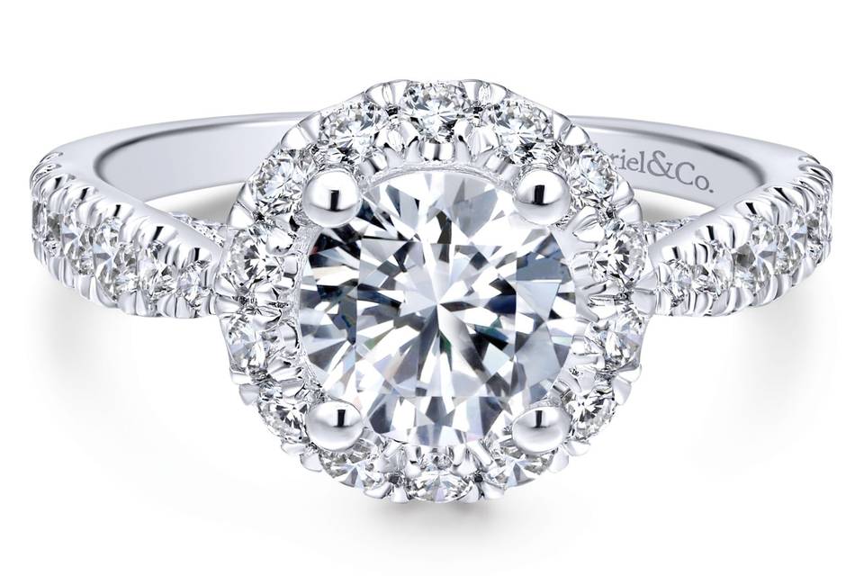 ER12657R4W44JJ	<br>	Simply sophisticated, this round cut halo engagement ring features a polished pave band that's hand-crafted by Gabriel & Co.