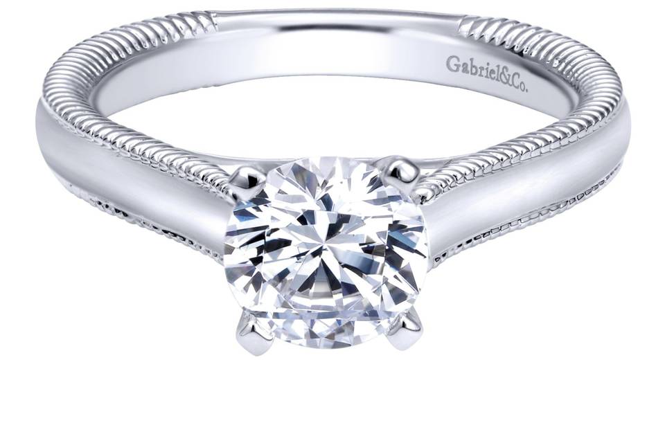 ER10206W4JJJ	The classic solitaire engagement combined with Riata setting gives this ring an added touch of style.